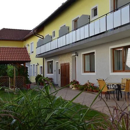 Weingut & Gaestehaus Dombi Weiss Pátfalu Kültér fotó