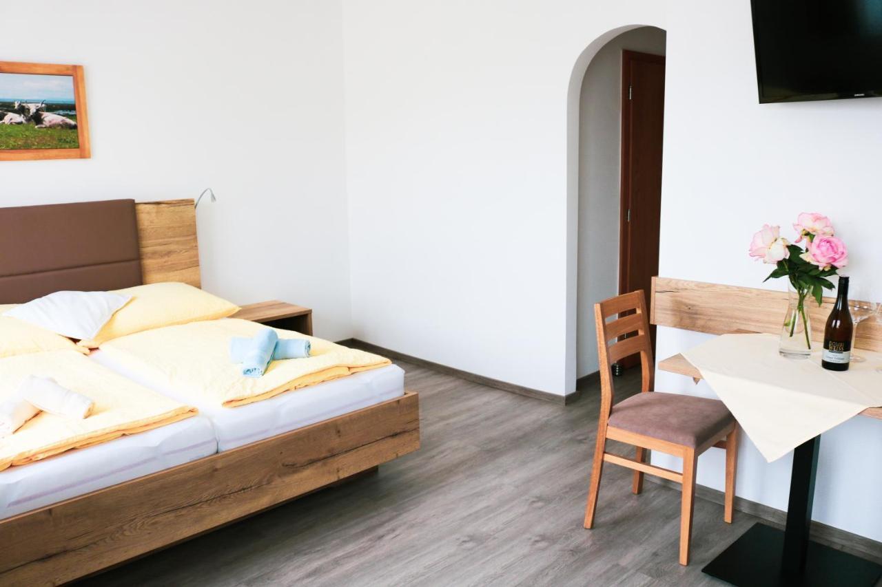 Weingut & Gaestehaus Dombi Weiss Pátfalu Kültér fotó